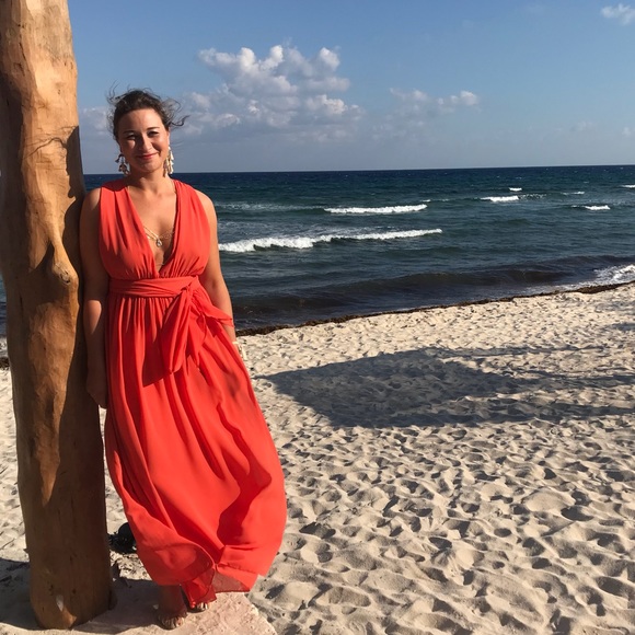 Meet your Posher, Lucia - Picture 2 of 4